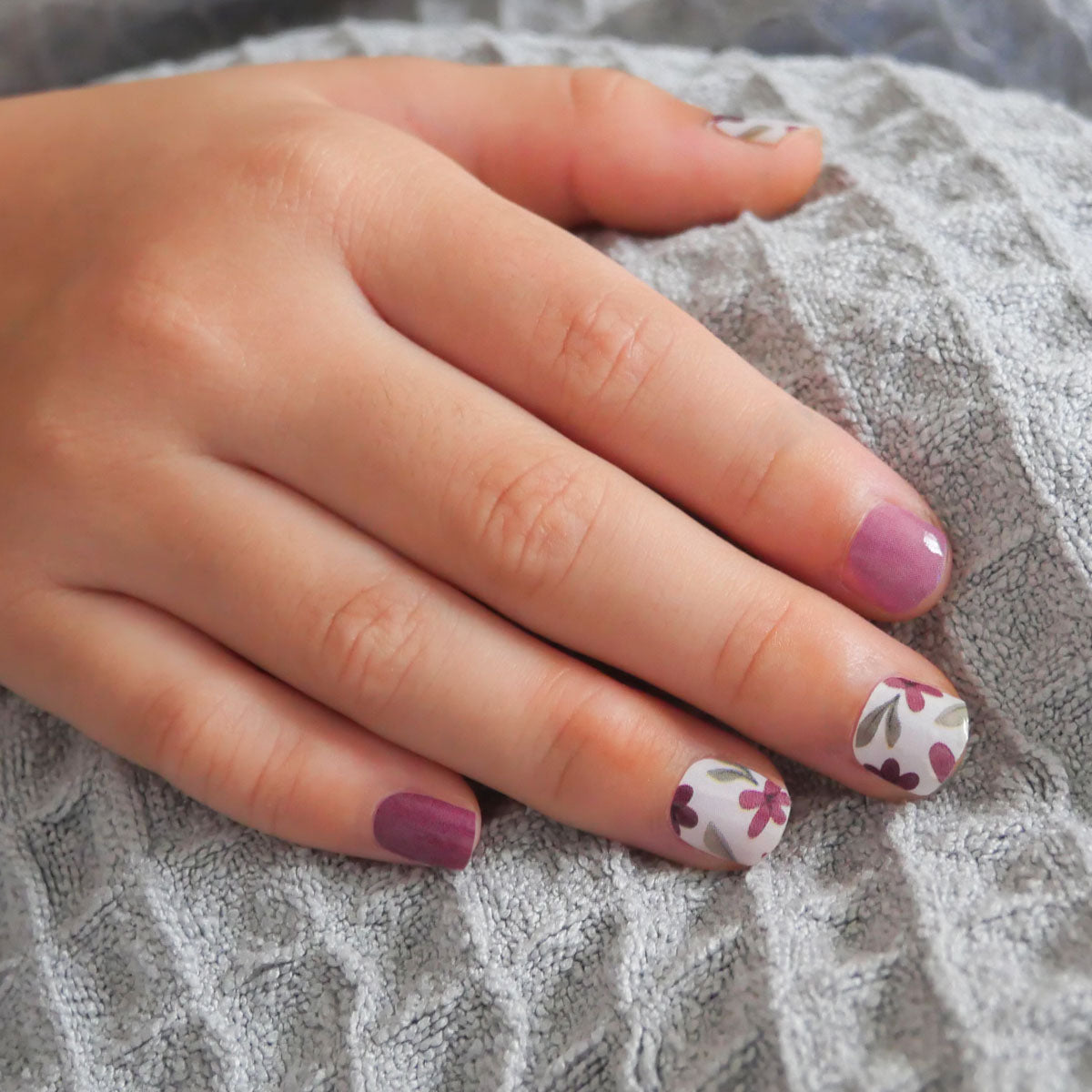 Poppy Petals (Petite) Nodspark Nail wraps
