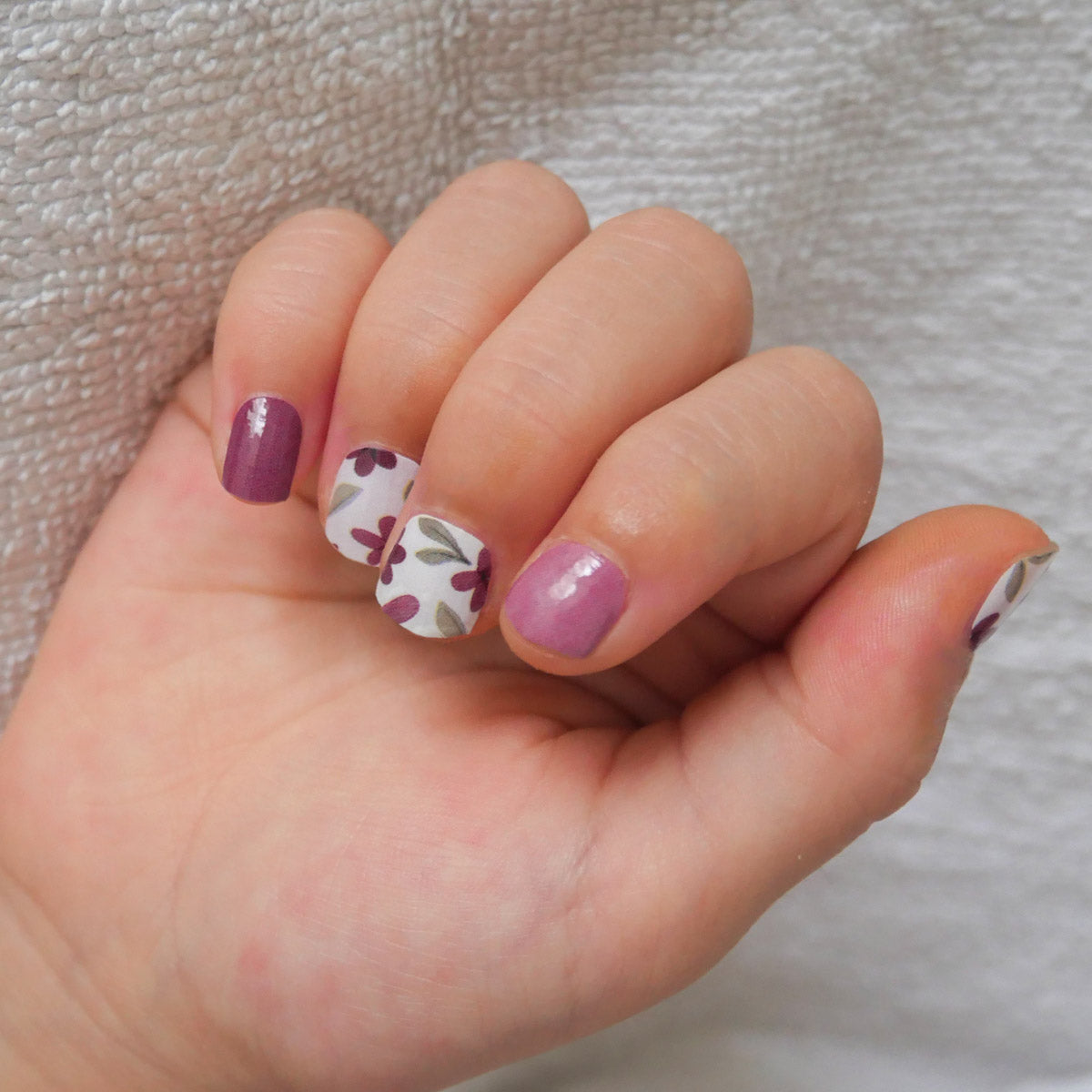 Poppy Petals (Petite) Nodspark Nail wraps
